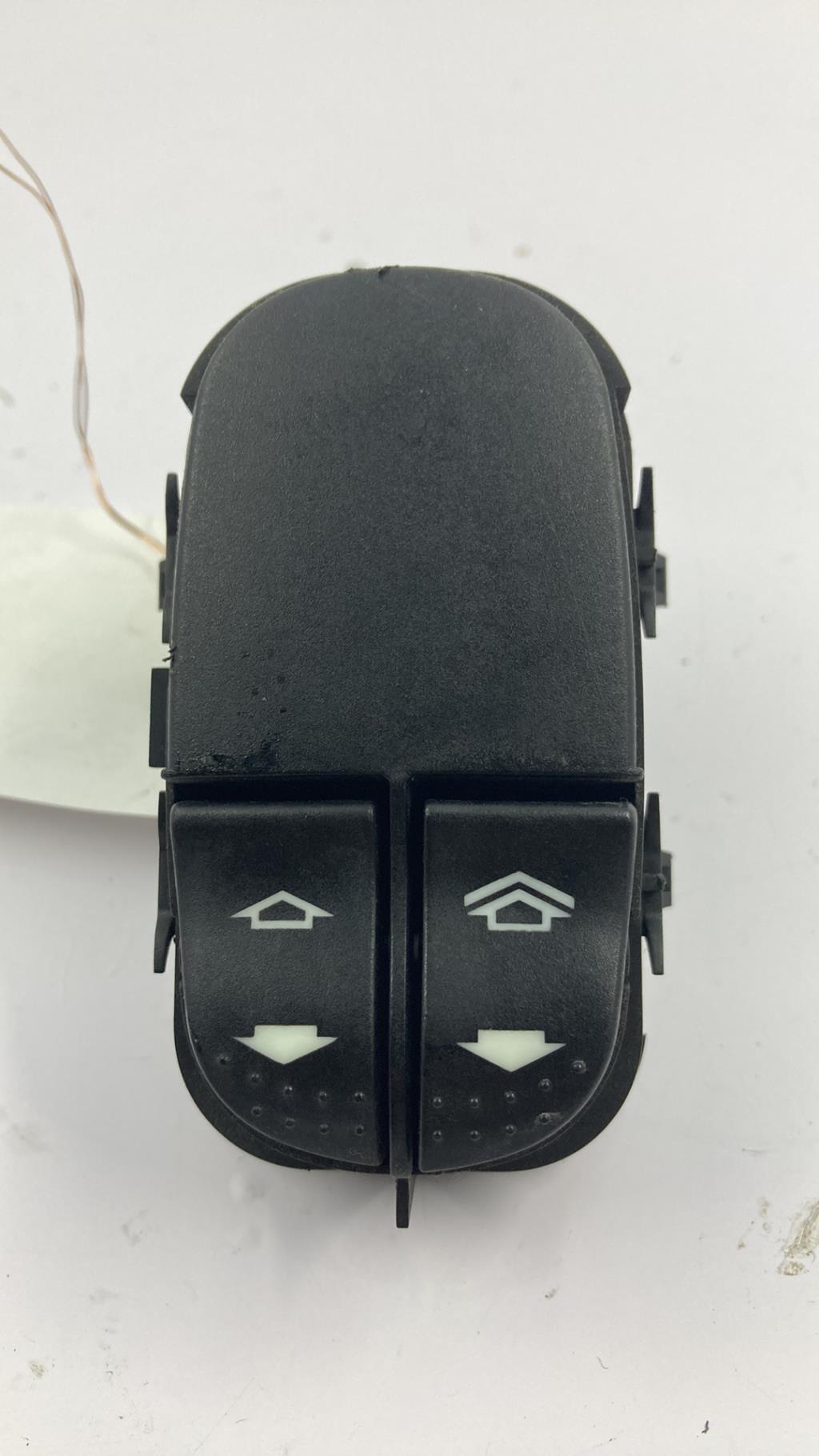 Interruttore lavacristalli anteriore sinistro FORD FOCUS 1 Diésel - 1