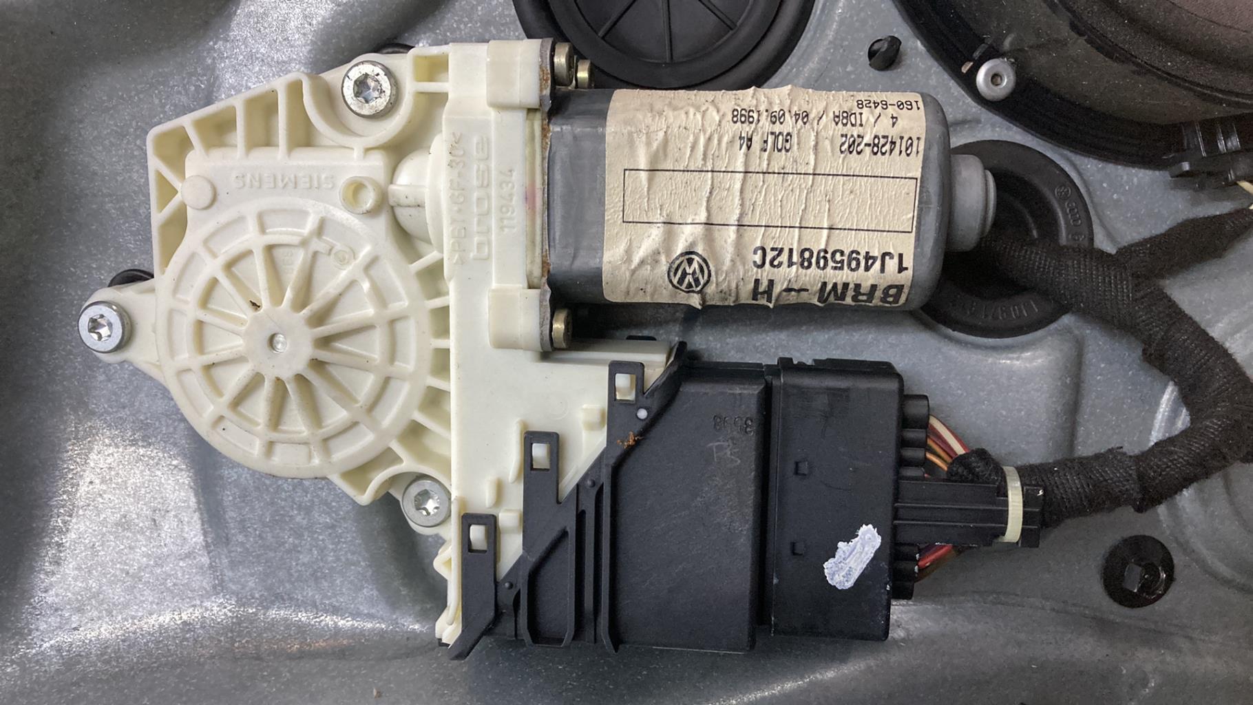 Alzacristalli elettrico posteriore destro VOLKSWAGEN GOLF 4 Diésel - 1