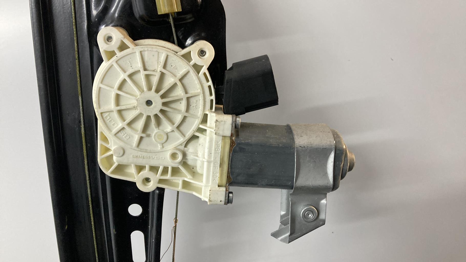 Alzacristalli elettrico posteriore destro BMW SERIE 5 E60 PHASE 2 Diésel - 1
