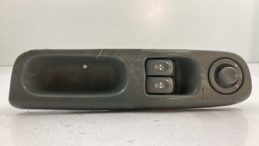 Image Interrupteur de leve vitre - RENAULT TWINGO 1