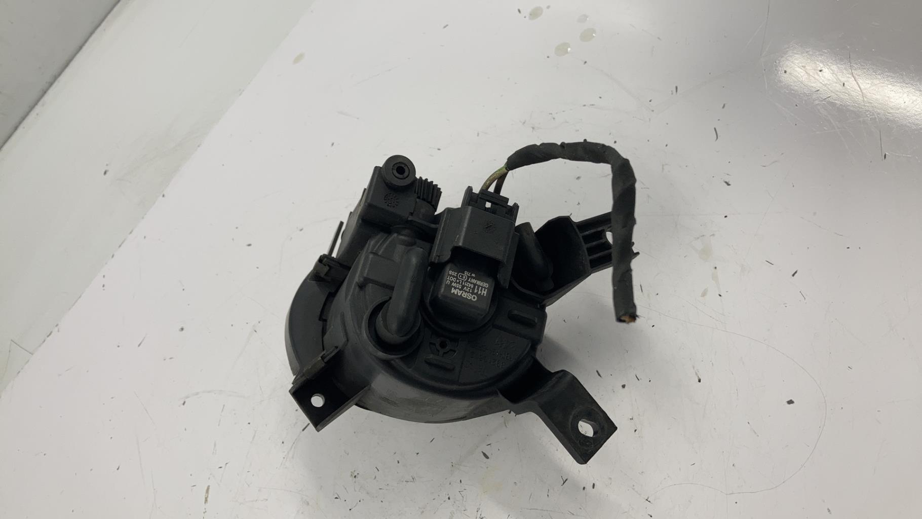 Anti brouillard gauche (feux) AUDI A4 2 AVANT PHASE 2 BREAK  - 1