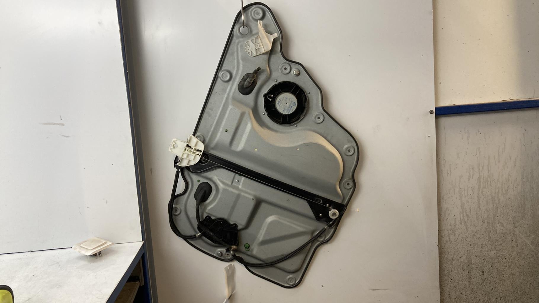 Alzacristalli elettrico posteriore sinistro VOLKSWAGEN TOURAN 1 PHASE 2 Gasolina - 1
