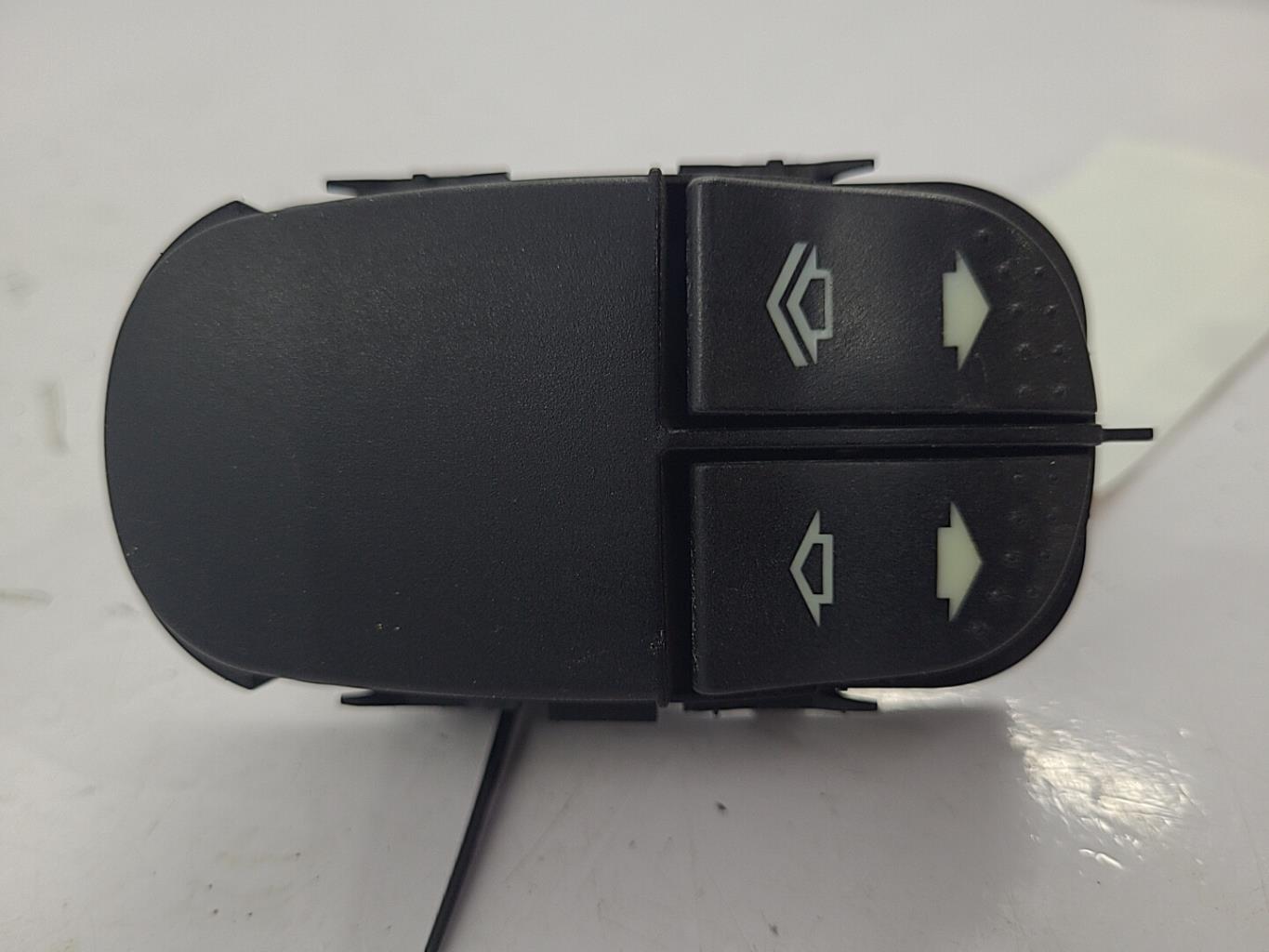 Interrupteur de leve vitre FORD FOCUS 1 BREAK Diesel - 1