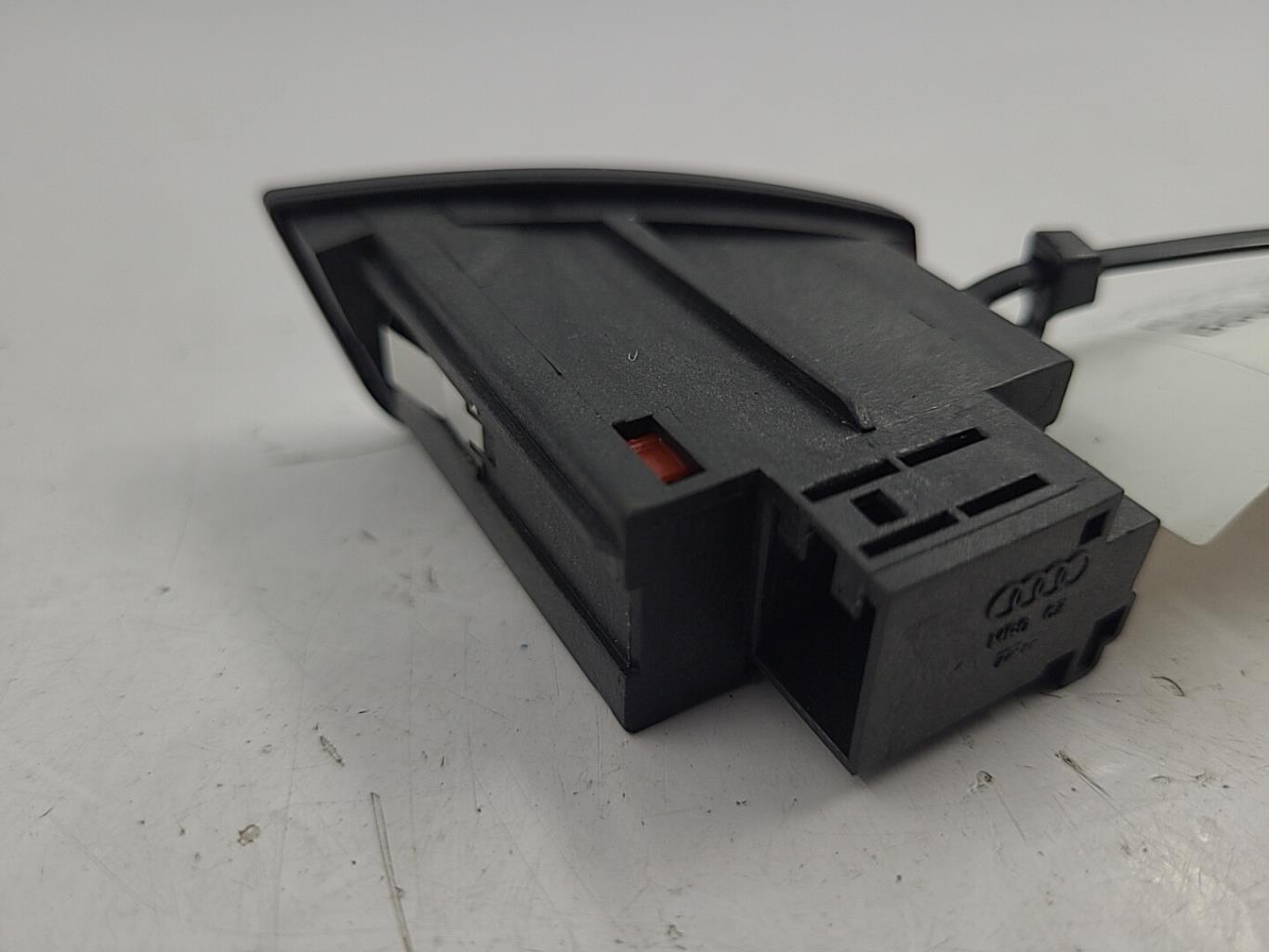 Bouton de warning AUDI A4 3 PHASE 1 Diesel - 1