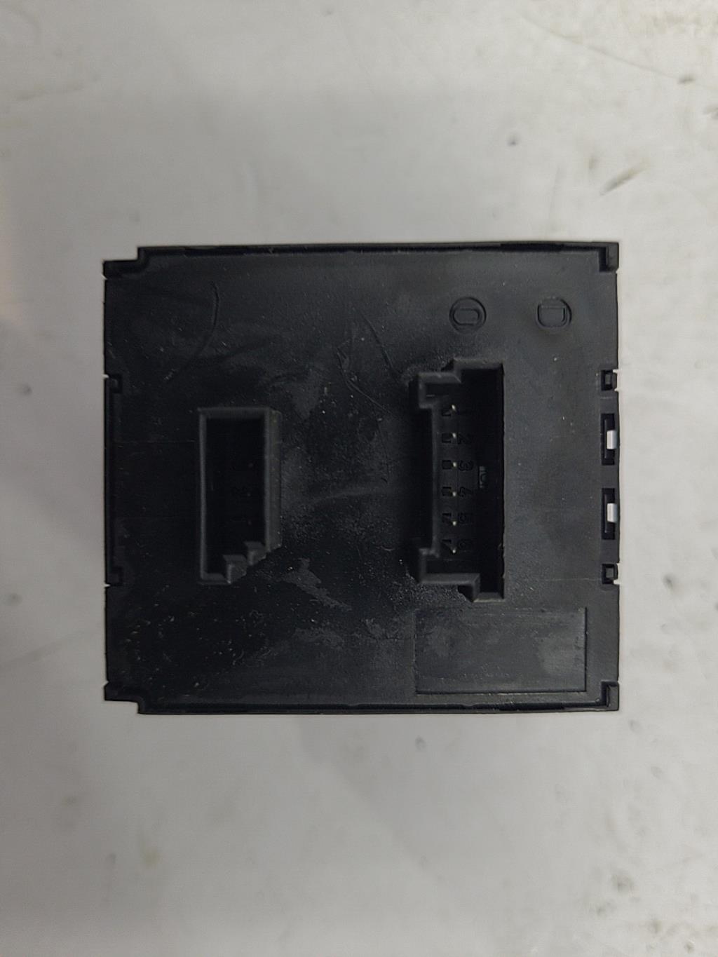 Bouton de warning BMW SERIE 3 E92 COUPE PHASE 1 Diesel - 1