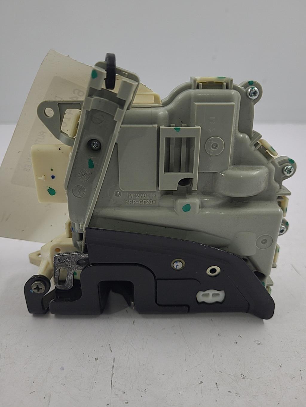 Serrure avant droit AUDI A4 3 PHASE 1 Diesel - 1