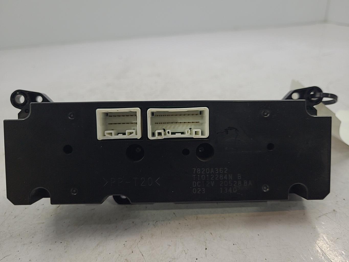 Commande chauffage MITSUBISHI L 200 3 Diesel - 1