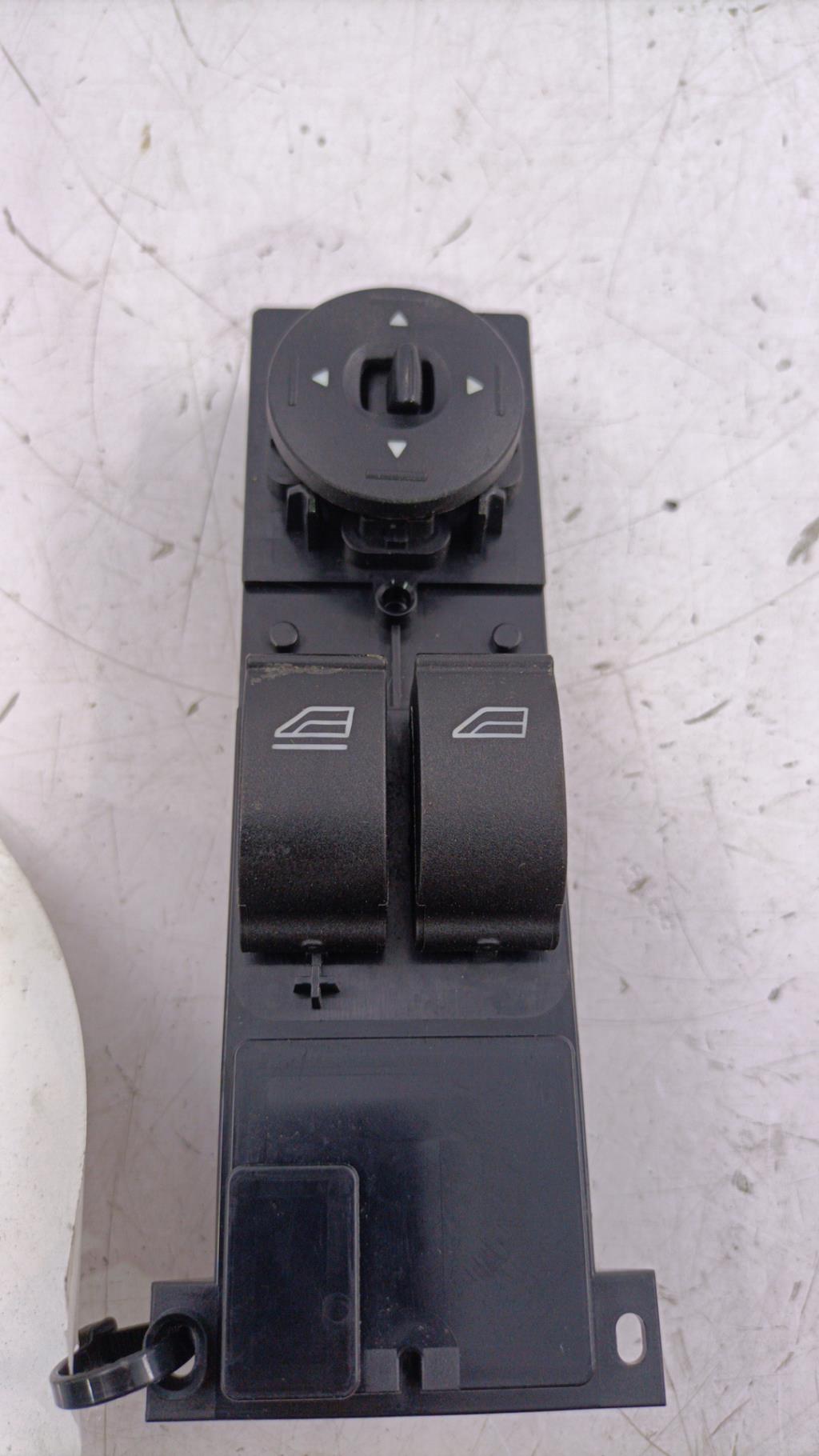 Interruttore alzacristalli FORD FOCUS 2 PHASE 2 Diésel - 1