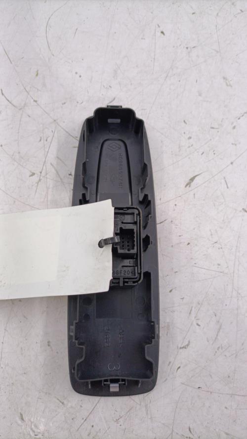 Image Interrupteur de leve vitre avant droit - RENAULT MEGANE 4