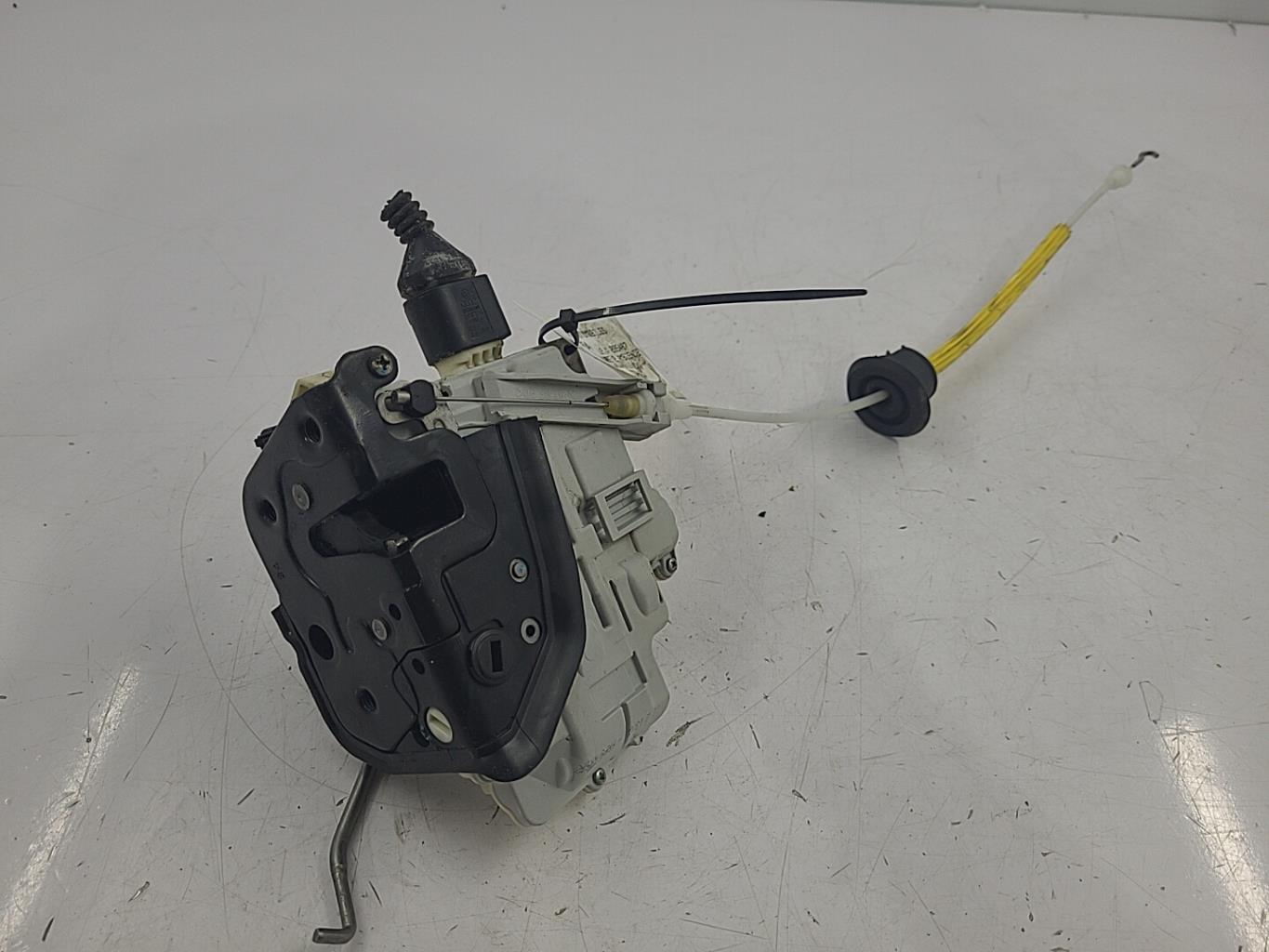 Serrure arriere droit AUDI A4 2  - 1