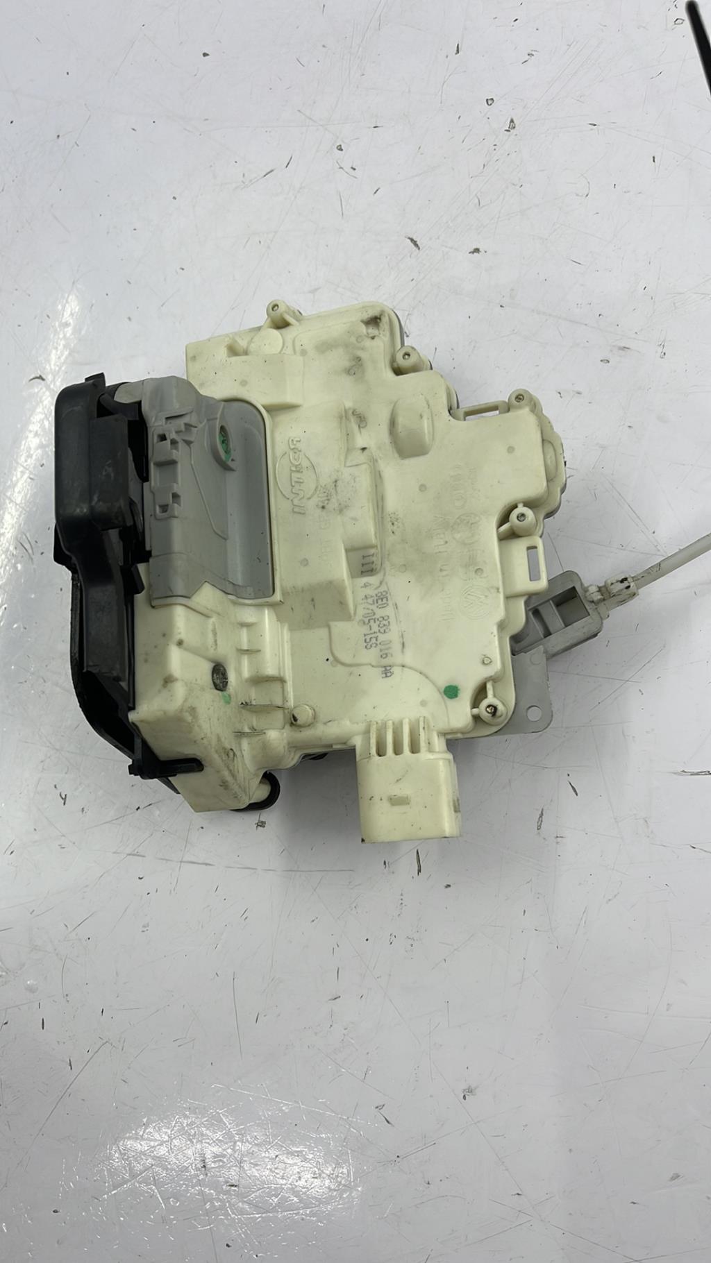 Serrure arriere droit AUDI A4 2 PHASE 2 Diesel - 1
