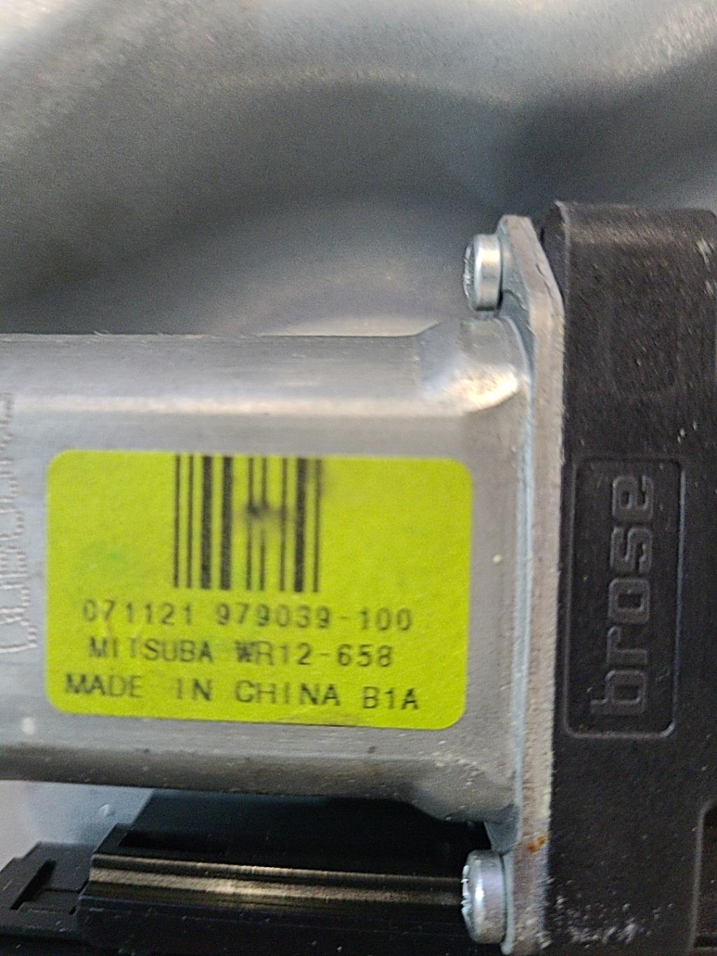 Alzacristalli elettrico posteriore sinistro VOLVO V 50 PHASE 2 BREAK Diésel - 1