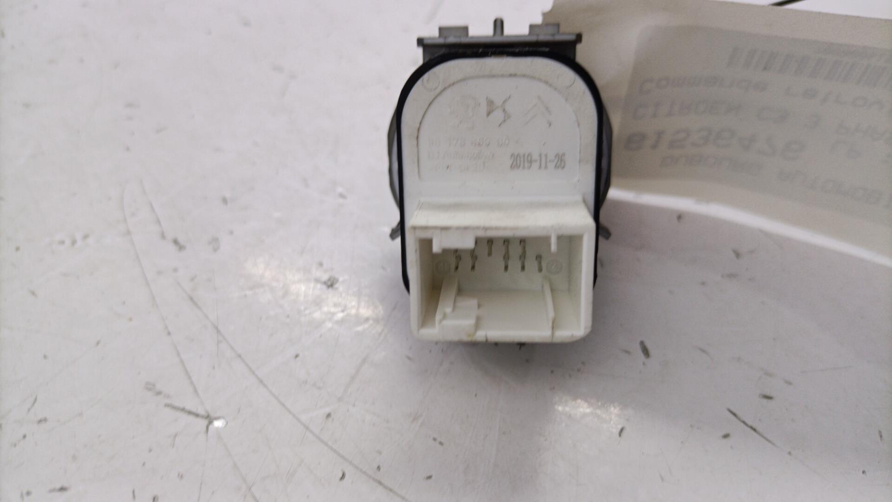 Commande retroviseurs CITROEN C3 3 PHASE 1 Essence - 1