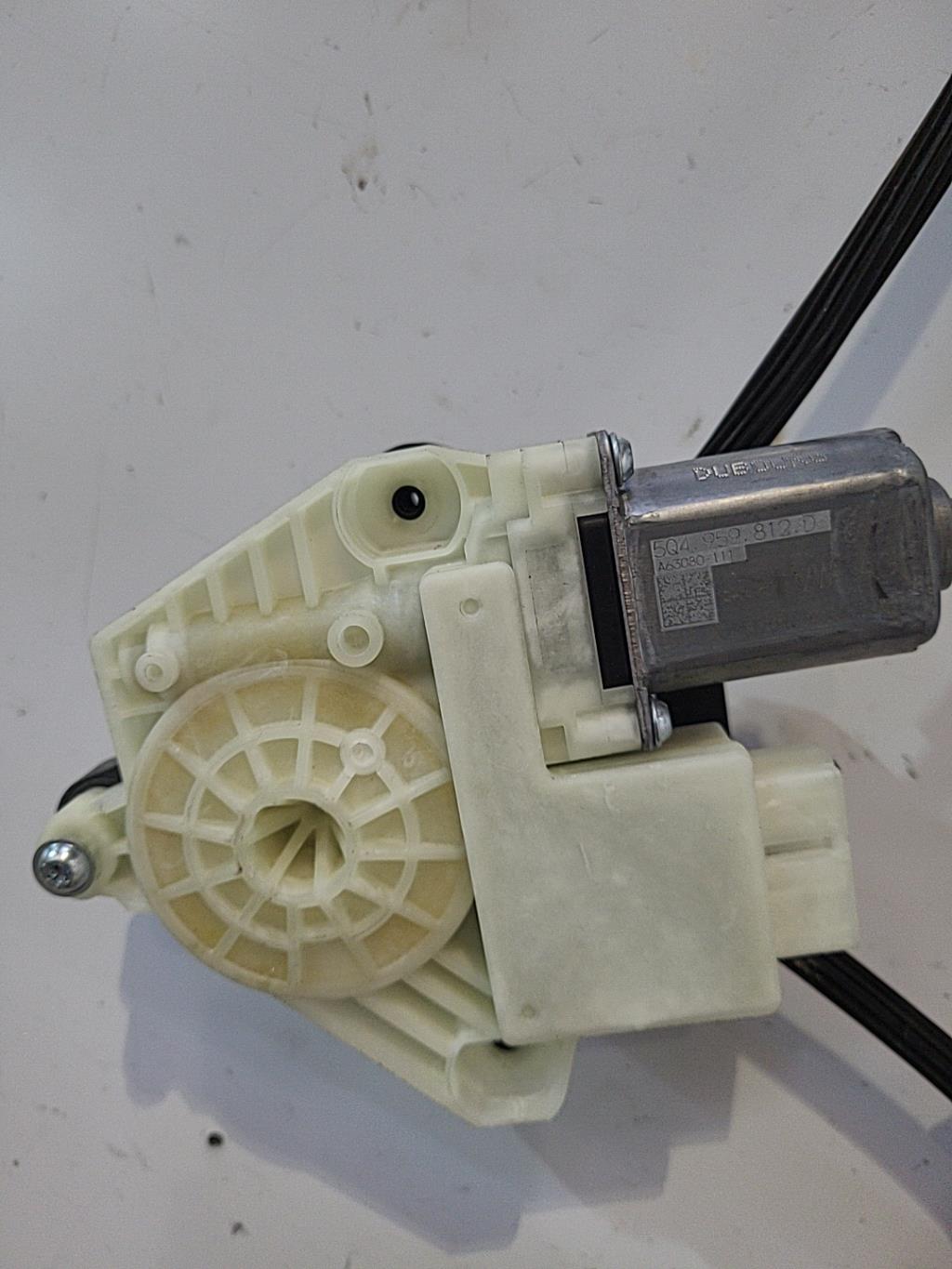 Alzacristalli elettrico posteriore destro VOLKSWAGEN GOLF 7 PHASE 1 Gasolina - 1