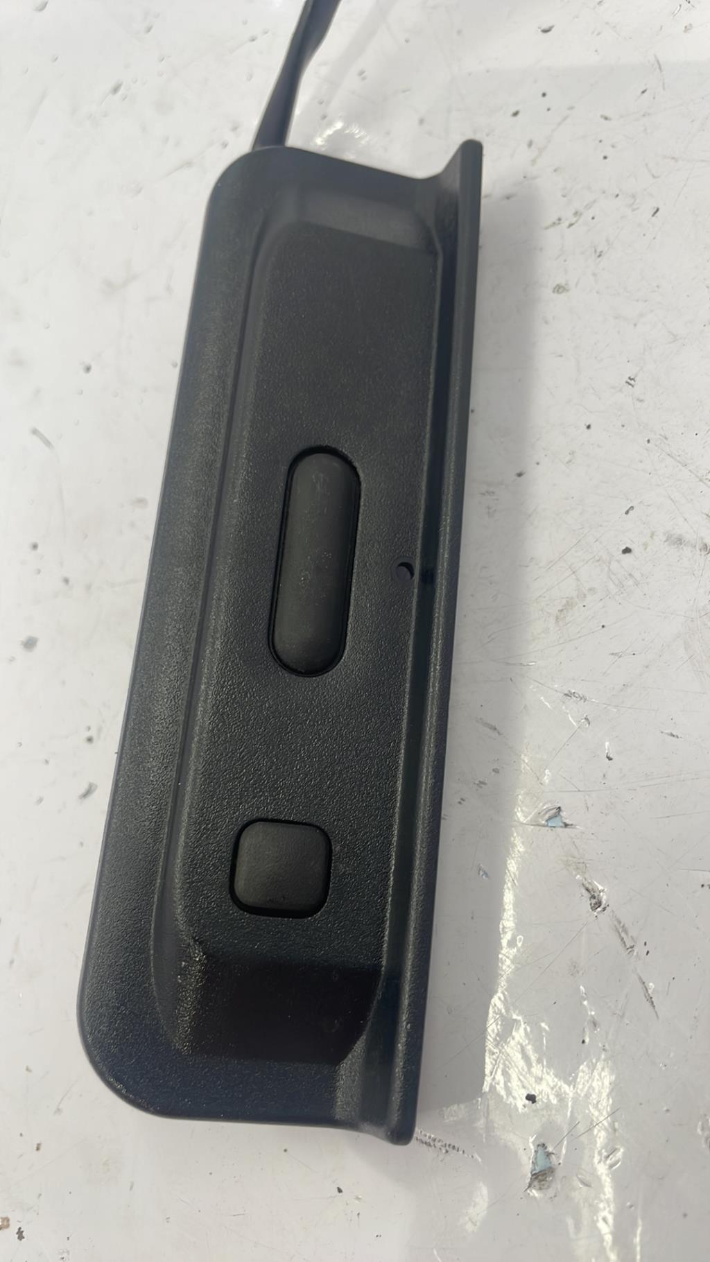 Bouton de coffre SUZUKI SWIFT 5 Essence/Hybride - 1