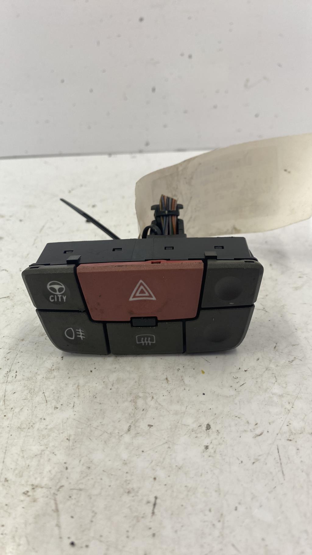 Bouton de warning FIAT PANDA 2 PHASE 1 Essence - 1