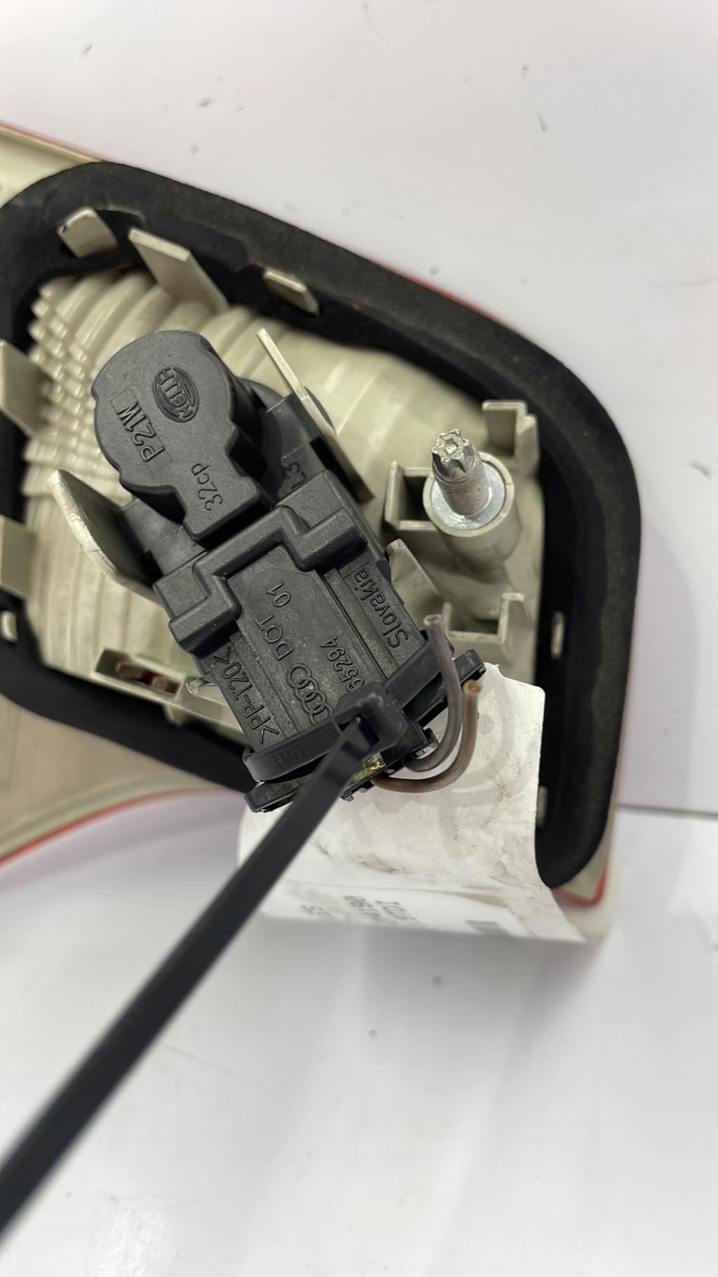 Feu arriere secondaire droit (feux) AUDI A4 2 PHASE 2 Diesel - 1