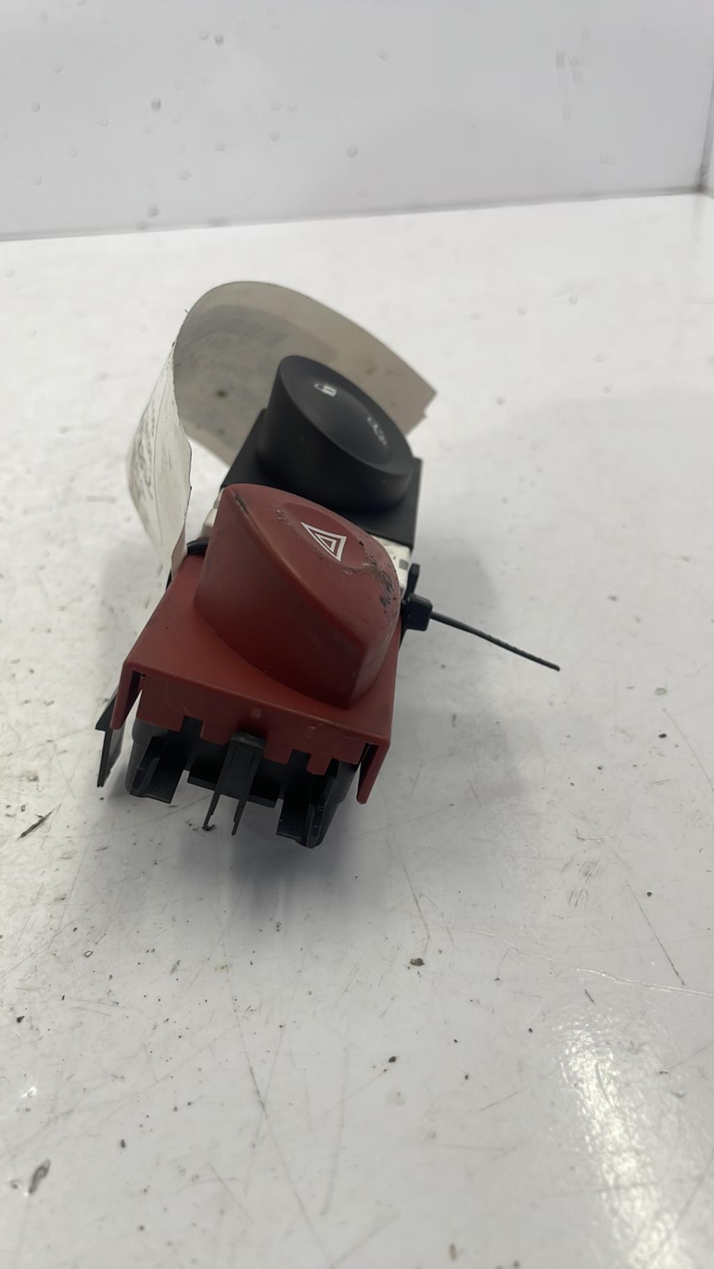Bouton de warning RENAULT MEGANE 2 PHASE 1 Diesel - 1