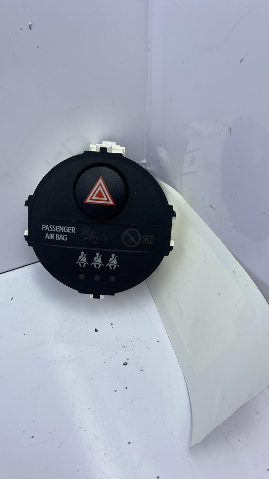 Bouton de warning TOYOTA YARIS 3 PHASE 1 Diesel - 1