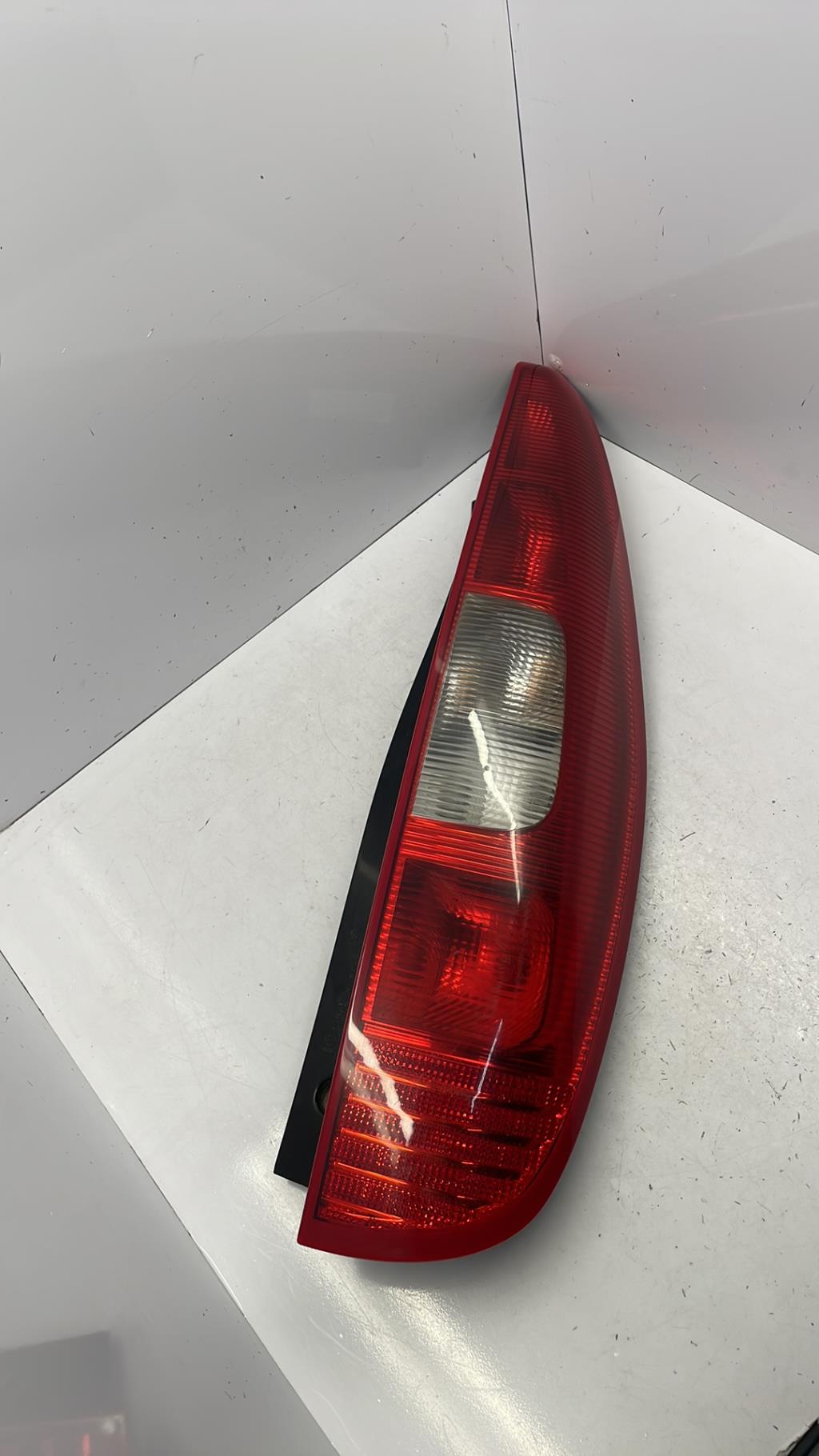 Fanale posteriore principale destro (luci) MITSUBISHI COLT 6 PHASE 1 Diésel - 1