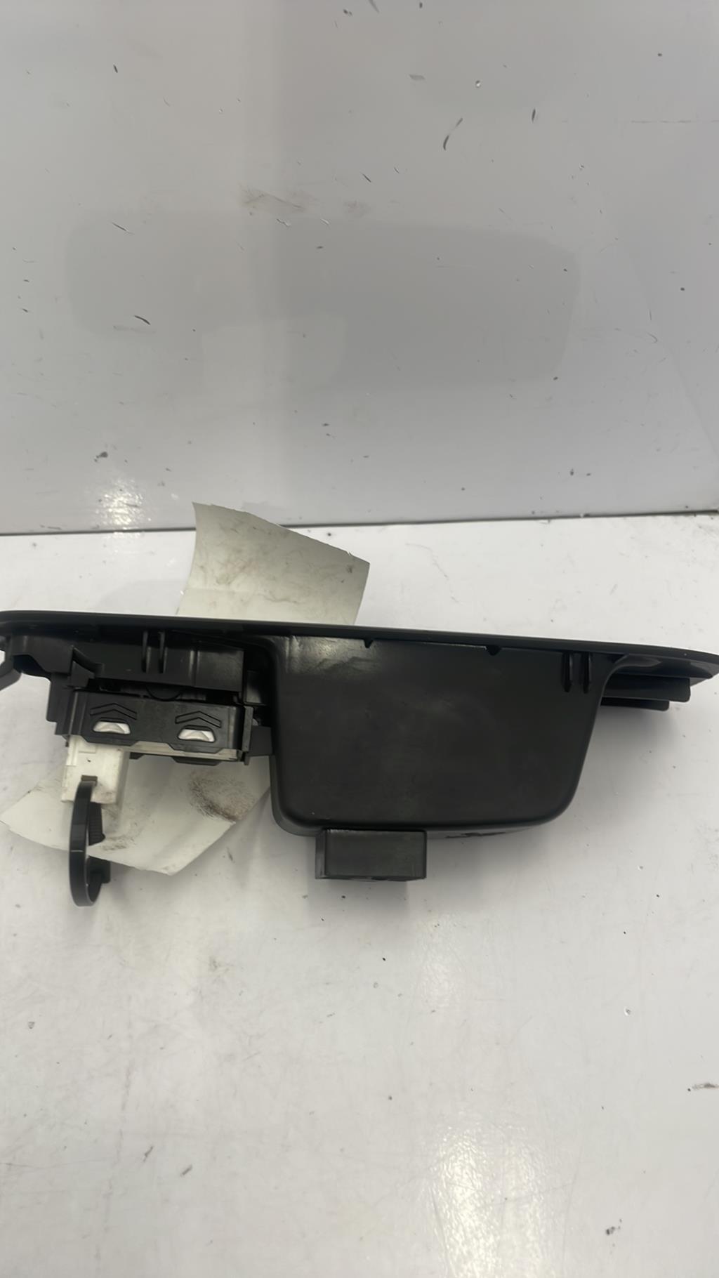 Interruttore lavacristalli posteriore destro PEUGEOT 308 2 SW PHASE 1 BREAK Diésel - 1