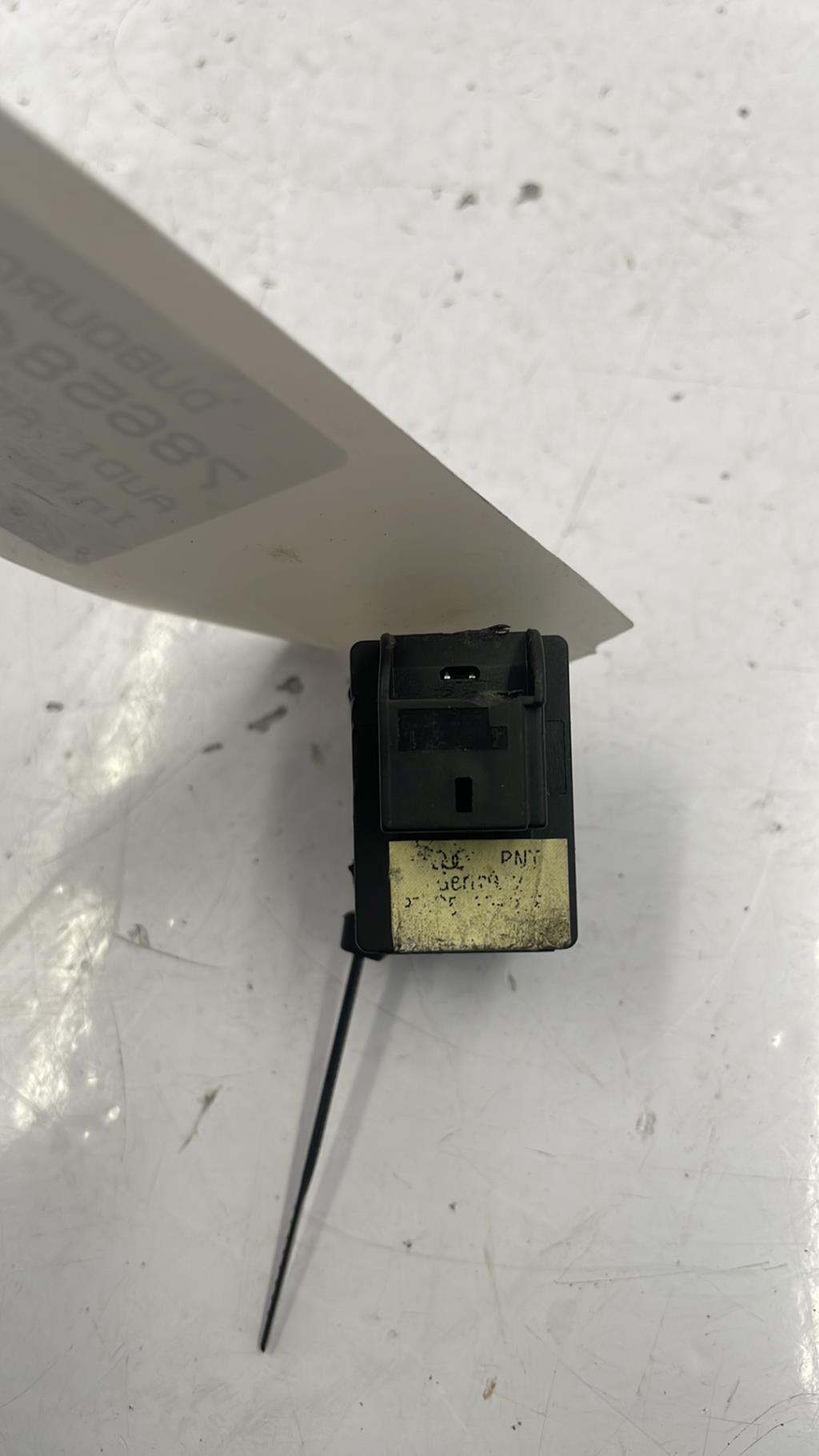 Interruttore lavacristalli anteriore destro AUDI A3 2 PHASE 1 Diésel - 1