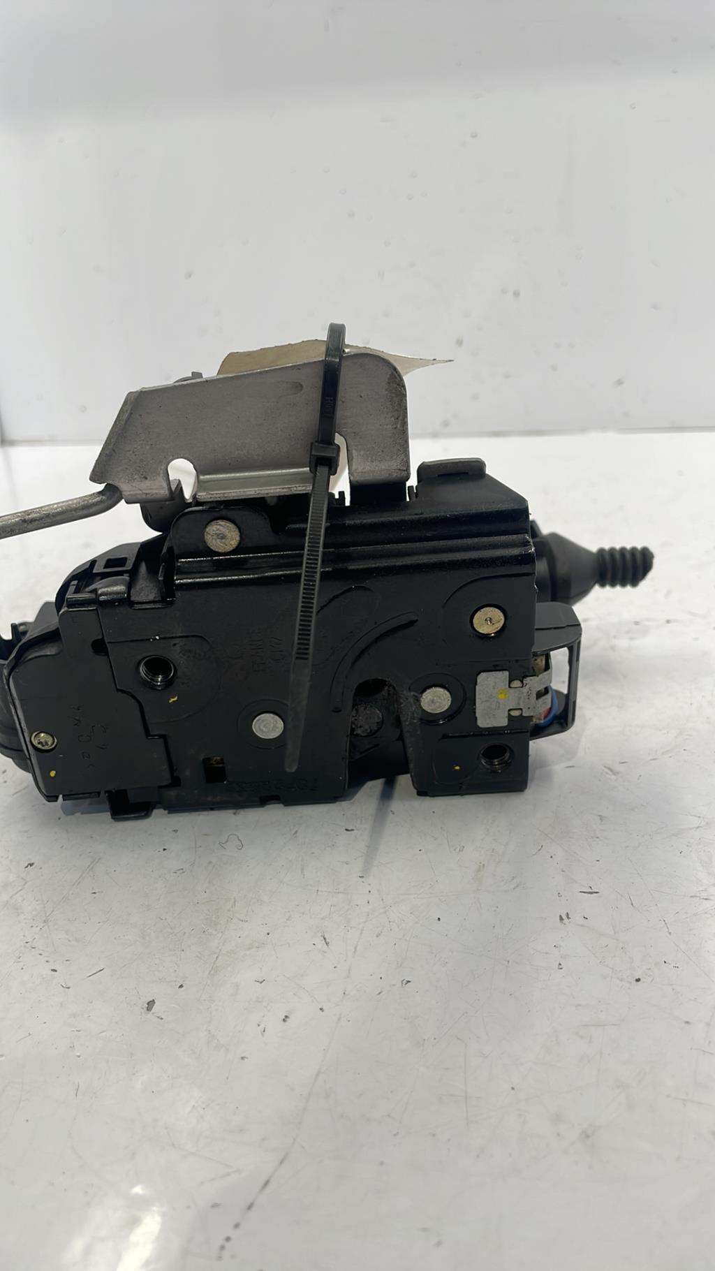 Serrure avant droit AUDI A4 2 AVANT PHASE 1 BREAK  - 1