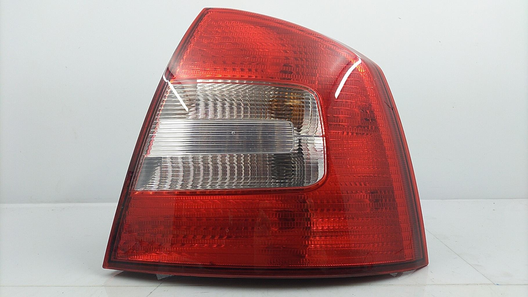 Fanale posteriore principale destro (luci) SKODA OCTAVIA 2 PHASE 2 Diésel - 1