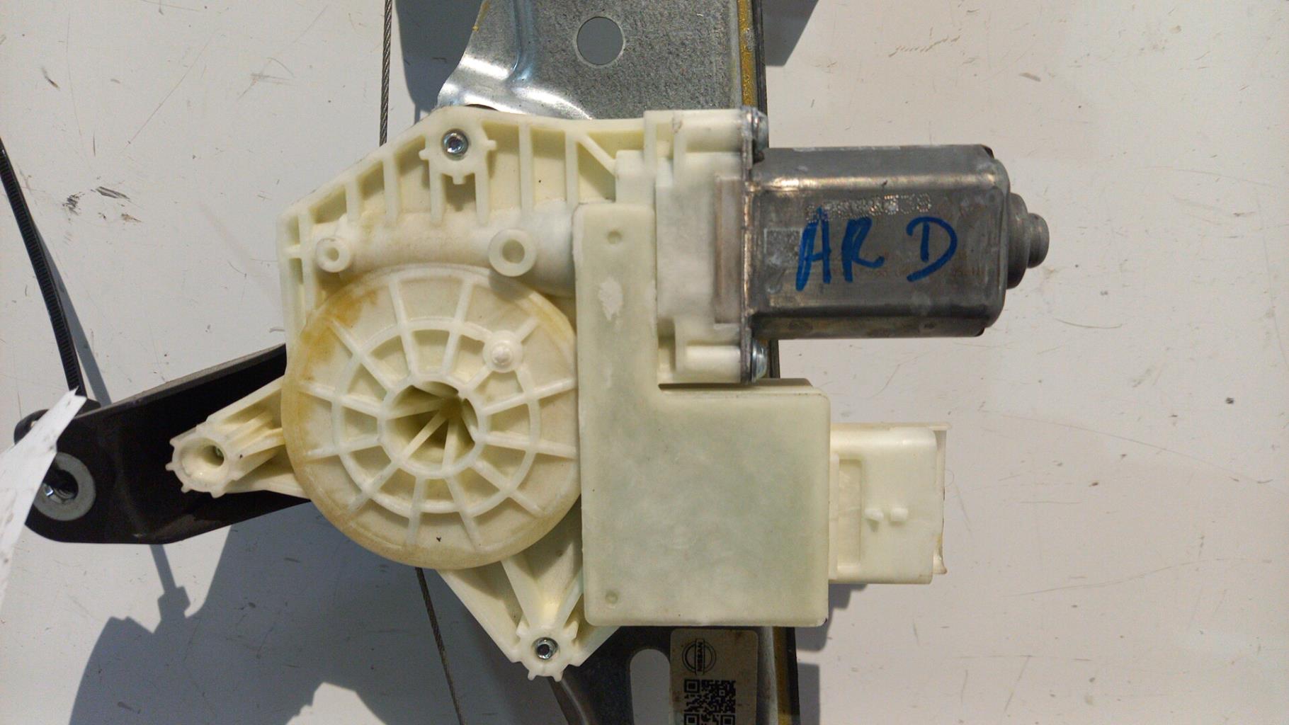 Alzacristalli elettrico posteriore destro NISSAN QASHQAI 2 PHASE 1 Diésel - 1