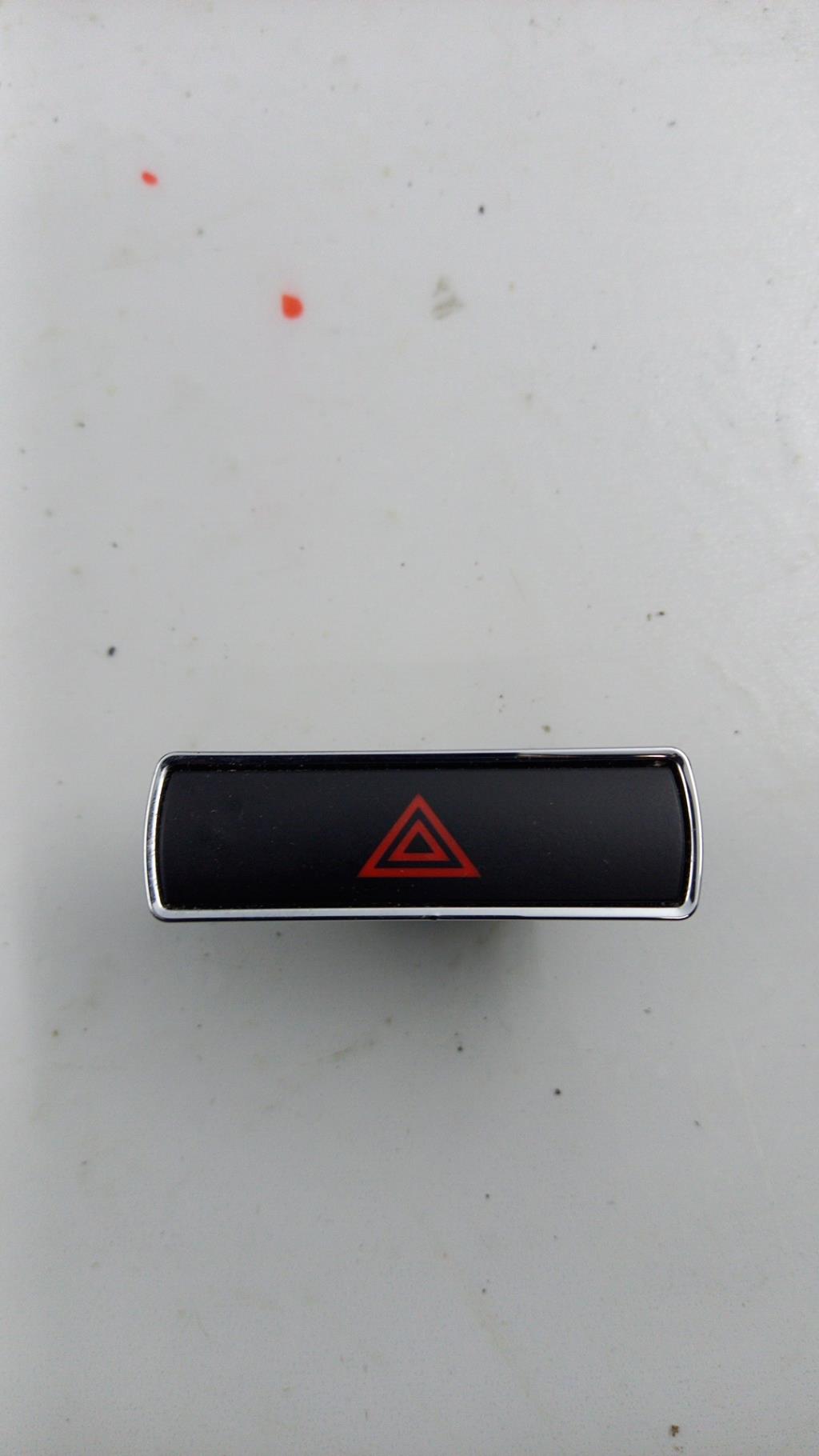 Bouton de warning FORD MONDEO 3 PHASE 2 BREAK Diesel - 1