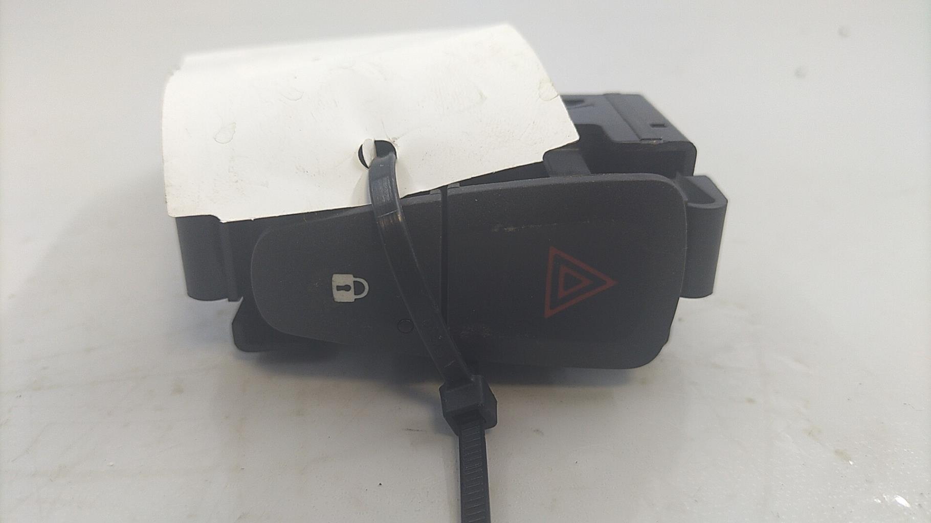 Bouton de warning DACIA DOKKER PHASE 1 Diesel - 1