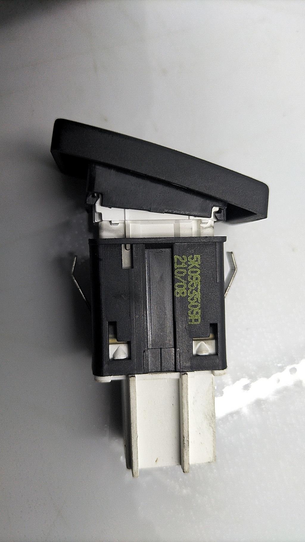 Bouton de warning VOLKSWAGEN GOLF 6 Diesel - 1