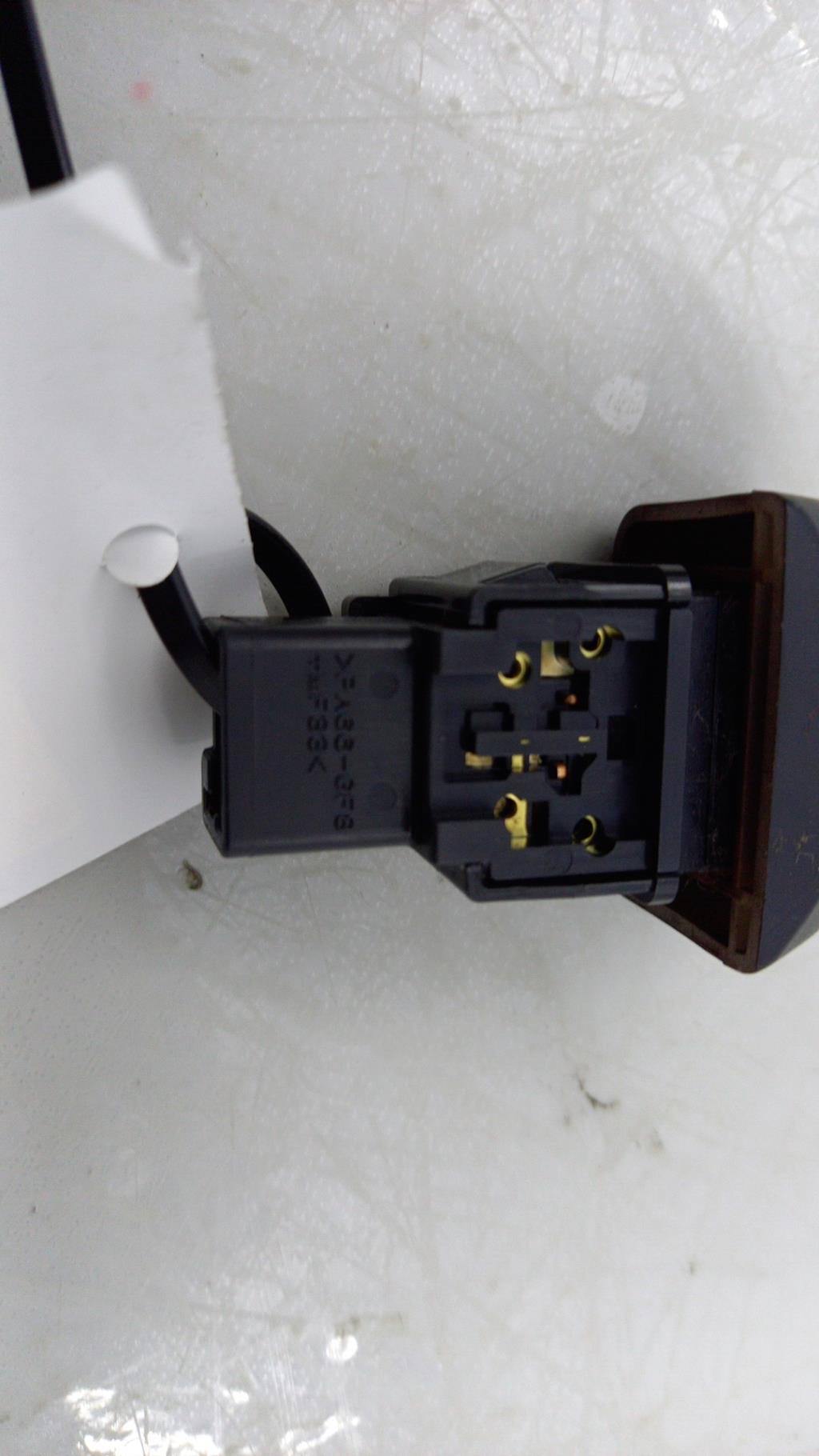 Bouton de warning NISSAN NOTE 1 PHASE 2 Essence - 1