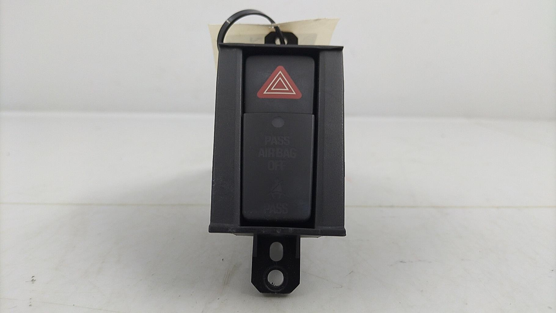 Bouton de warning SUZUKI SWIFT 4 Essence - 1