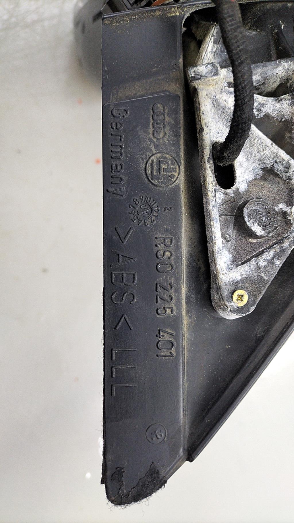 Retroviseur gauche AUDI A4 1 AVANT PHASE 2 BREAK Diesel - 1