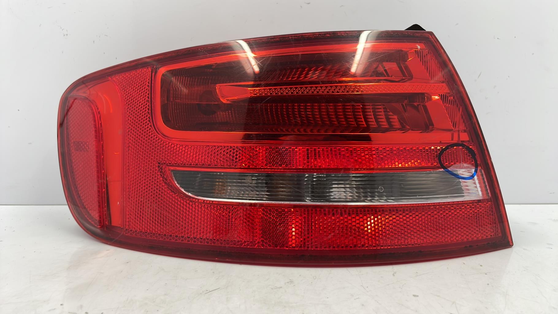 Fanale posteriore principale sinistro (luci) AUDI A4 3 AVANT PHASE 1 BREAK Diésel - 1