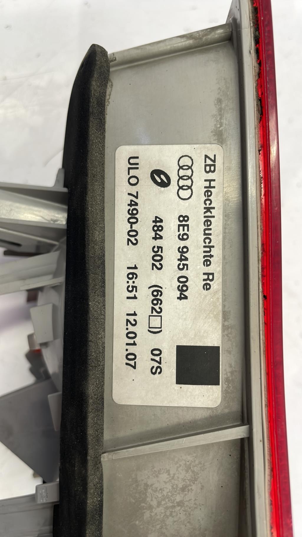 Feu arriere secondaire droit (feux) AUDI A4 2 AVANT PHASE 2 BREAK Diesel - 1
