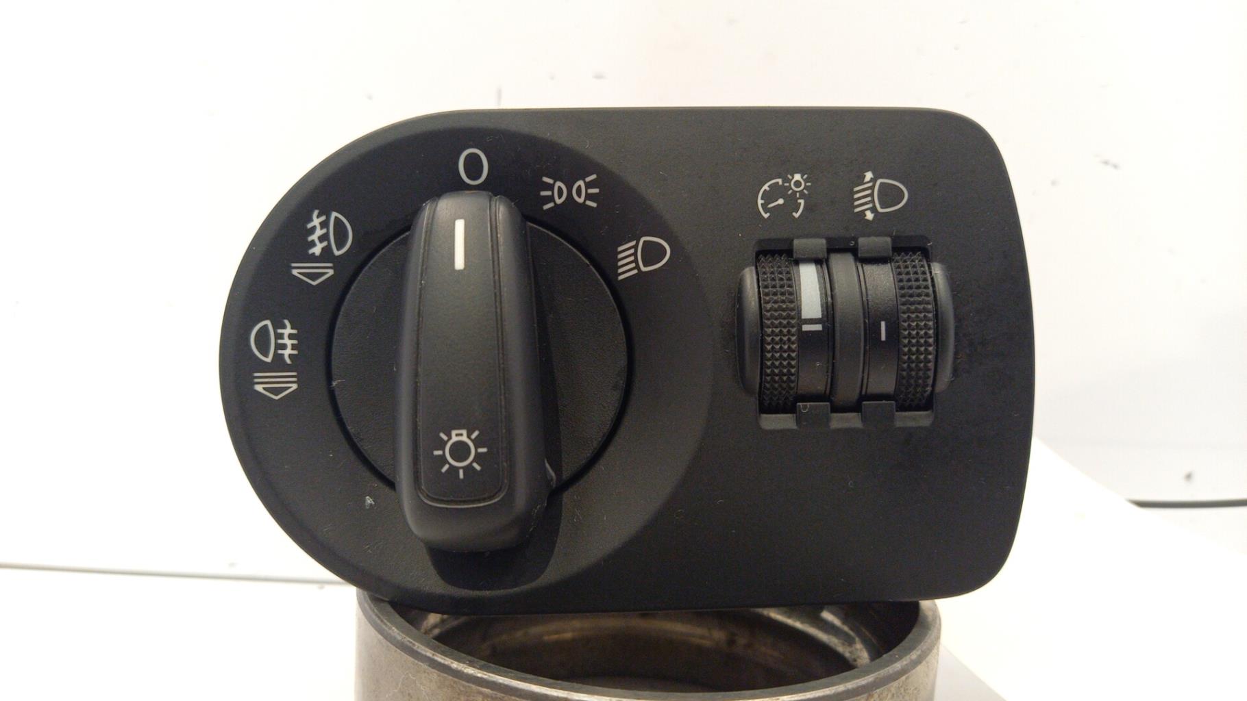 Commande de phare AUDI A1 1 PHASE 1 Essence - 1