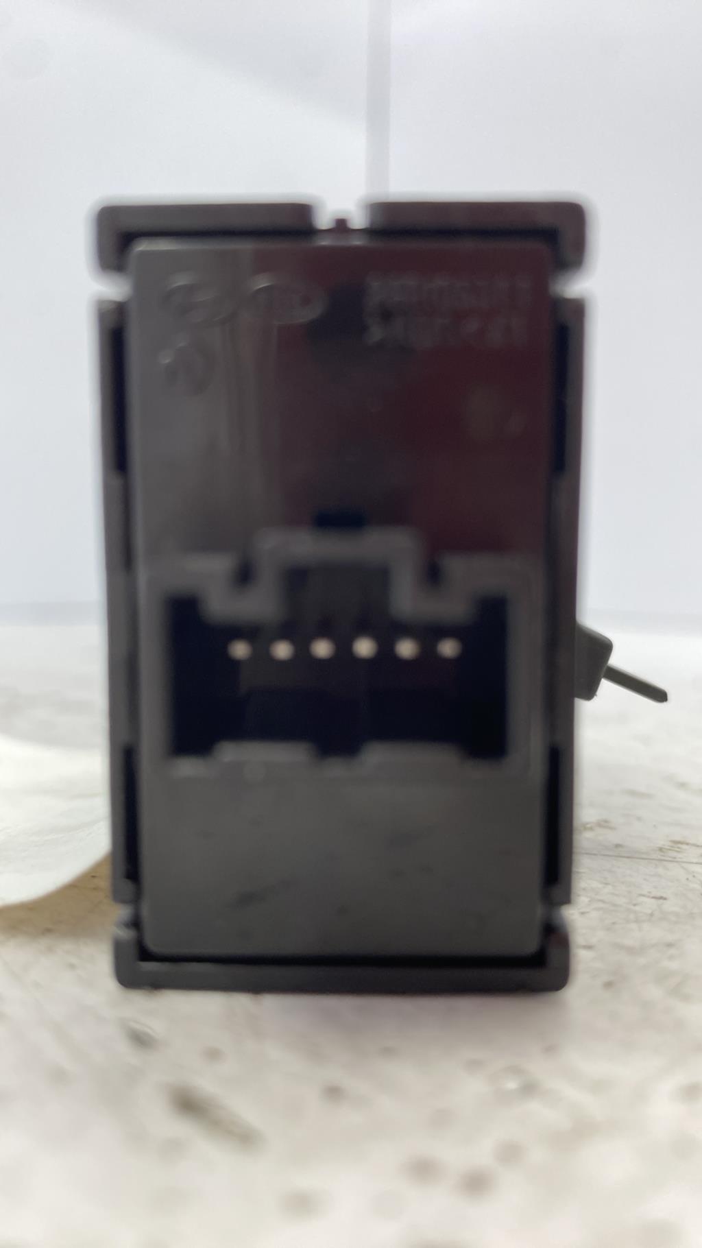 Bouton de warning KIA RIO 3 PHASE 1 Essence - 1