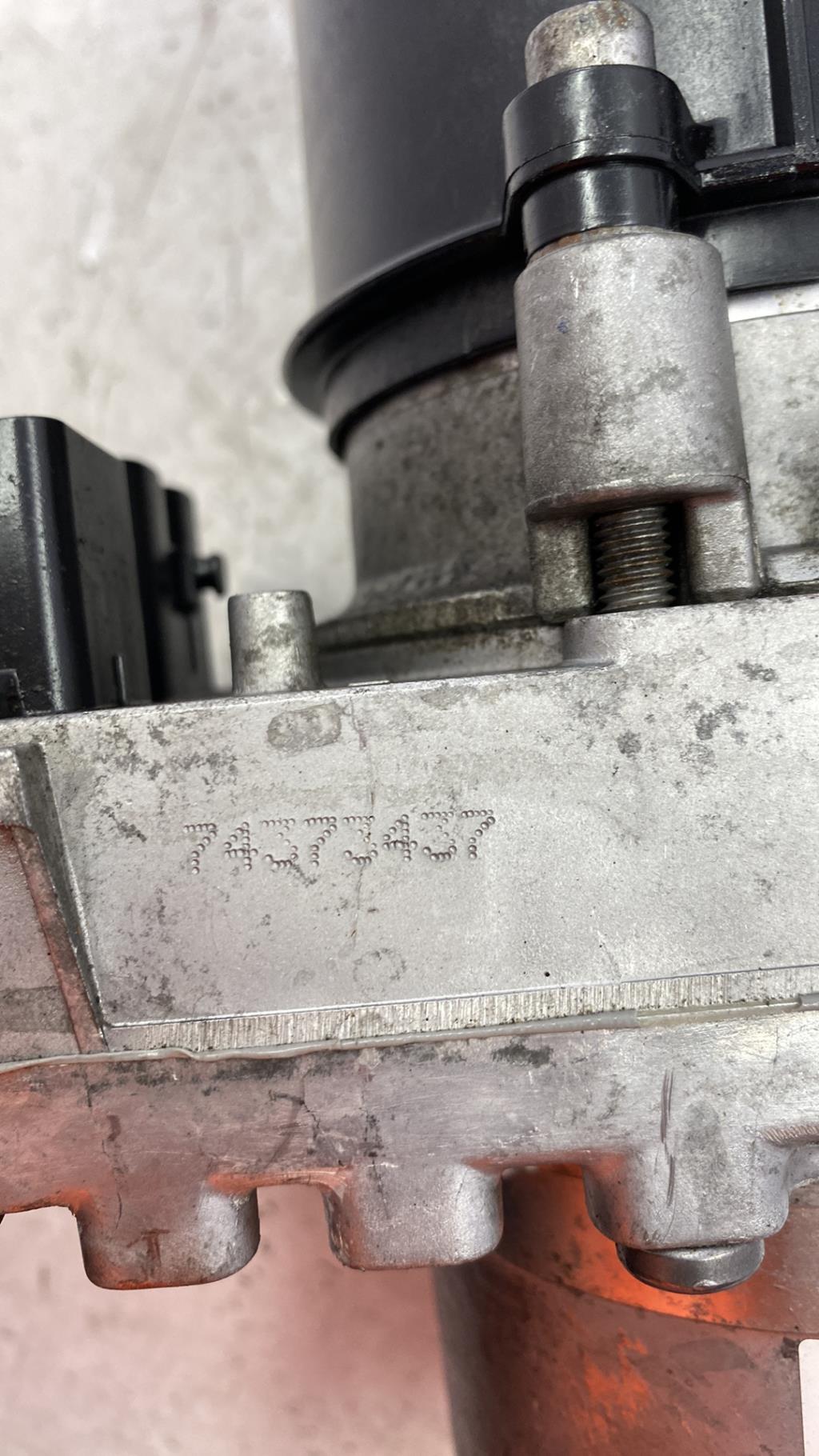 Pompe de direction CITROEN C4 2 PHASE 1 Essence - 1