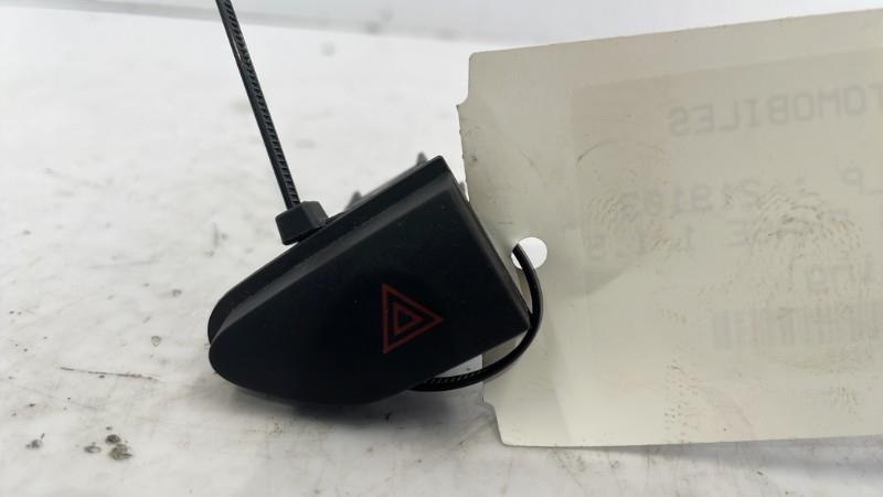 Bouton de warning RENAULT CLIO 4 PHASE 1 Diesel - 1