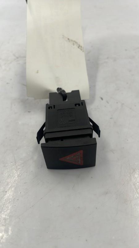 Bouton de warning VOLKSWAGEN POLO 4 PHASE 1 Diesel - 1