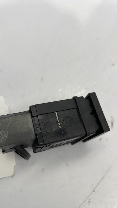 Interruttore luci emergenza VOLKSWAGEN POLO 4 PHASE 2 Diésel - 1