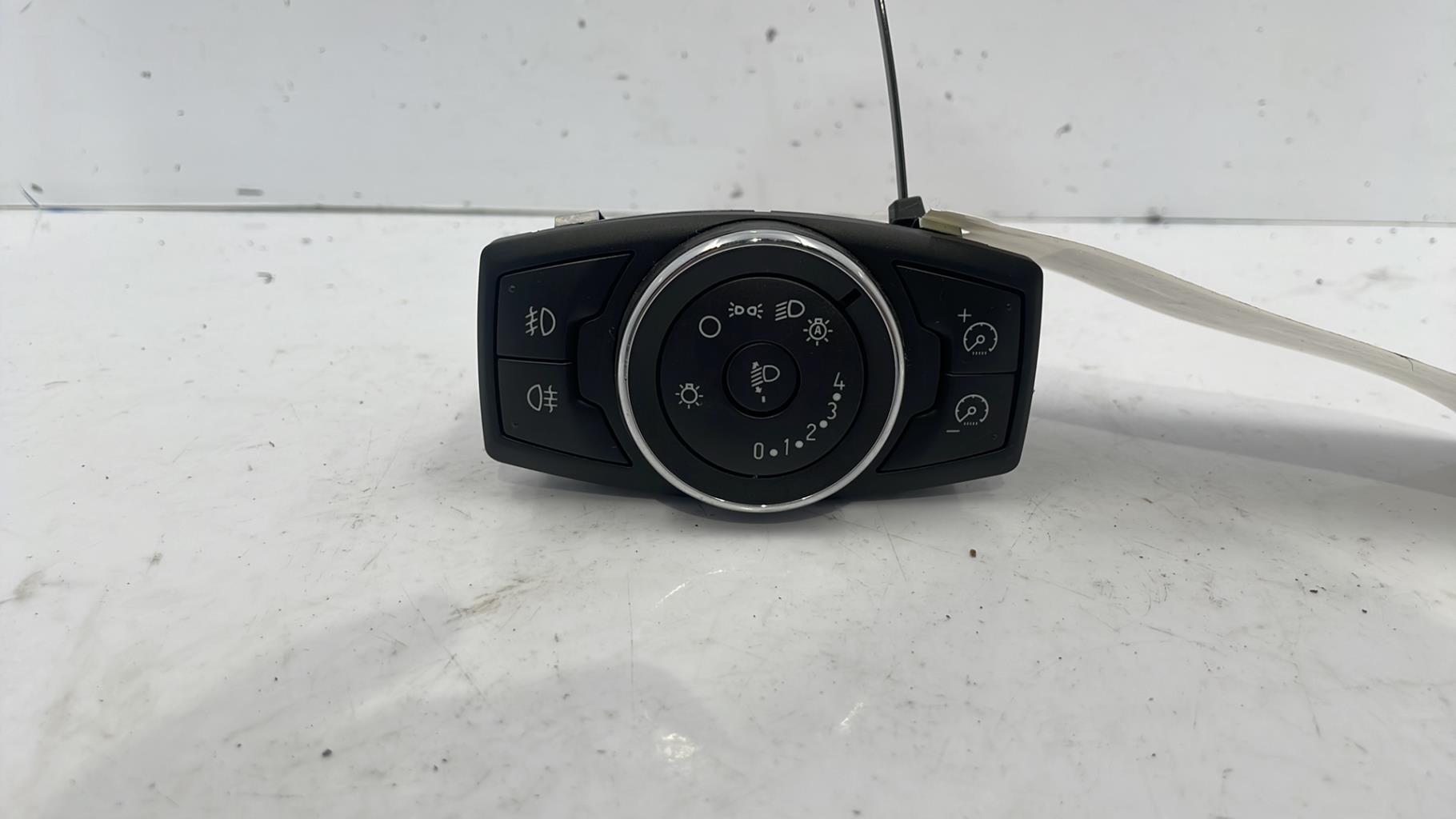 Commande de phare FORD FOCUS 3 PHASE 1 Essence - 1