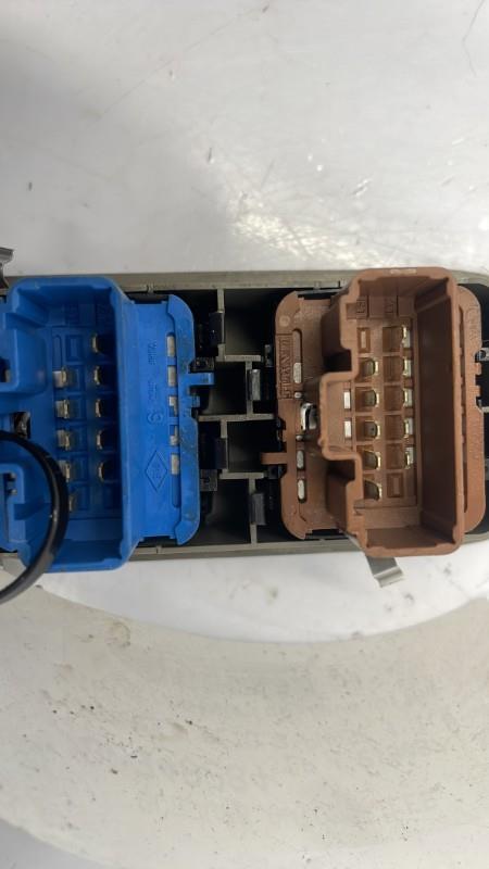 Interruptor de elevalunas RENAULT CLIO 3 PHASE 1 Diésel - 1