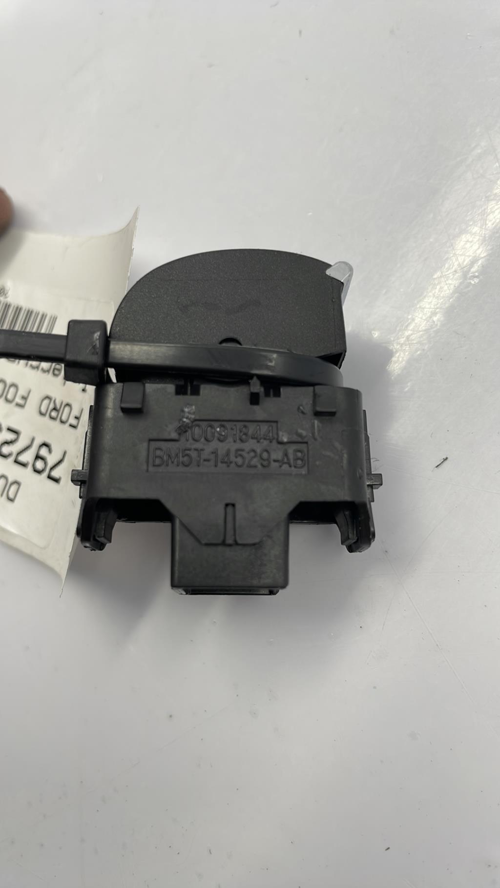 Interruttore lavacristalli posteriore sinistro FORD FOCUS 3 PHASE 1 Gasolina - 1