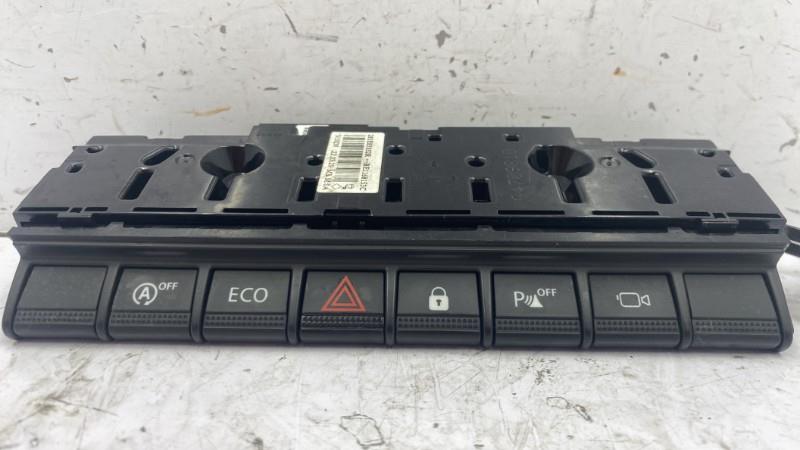 Bouton de warning DACIA DUSTER 2 PHASE 2 Diesel - 1