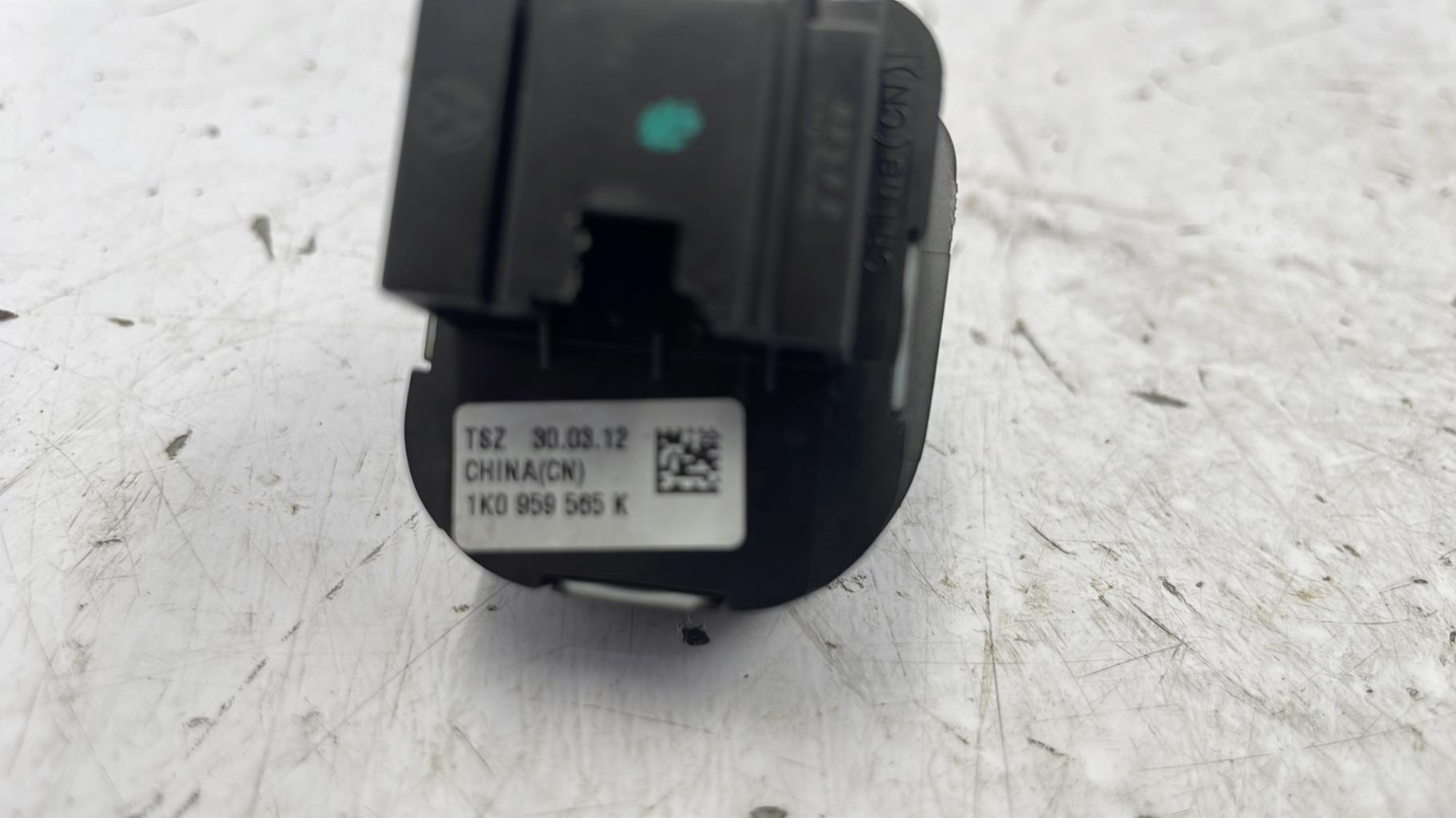 Commande retroviseurs VOLKSWAGEN GOLF 6 Diesel - 1