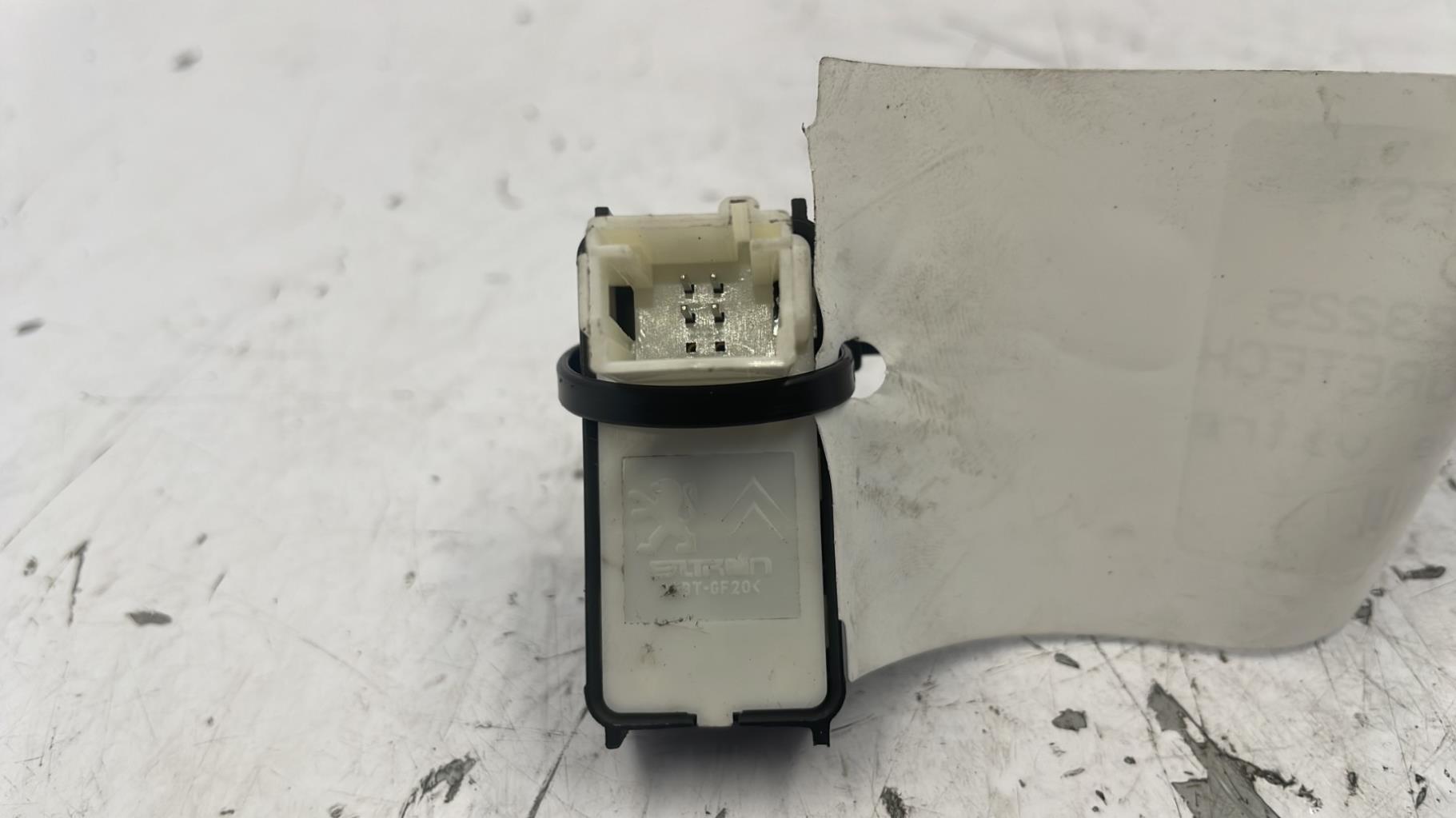 Interruttore lavacristalli posteriore destro PEUGEOT 208 2 Gasolina - 1