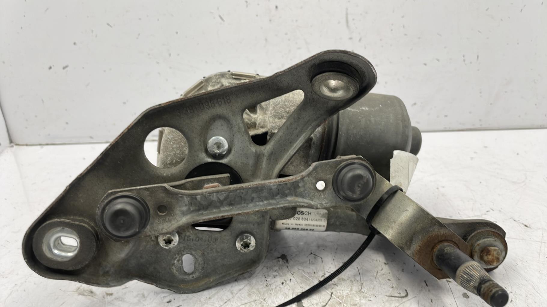 Motore tergicristallo anteriore sinistro PEUGEOT 407 PHASE 1 BREAK Diésel - 1